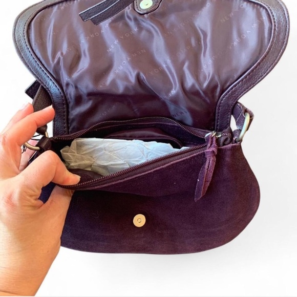 New York & co Purple Suede shoulder Bag with rhinestone Floral brooch NWT Y2k - Picture 4 of 6